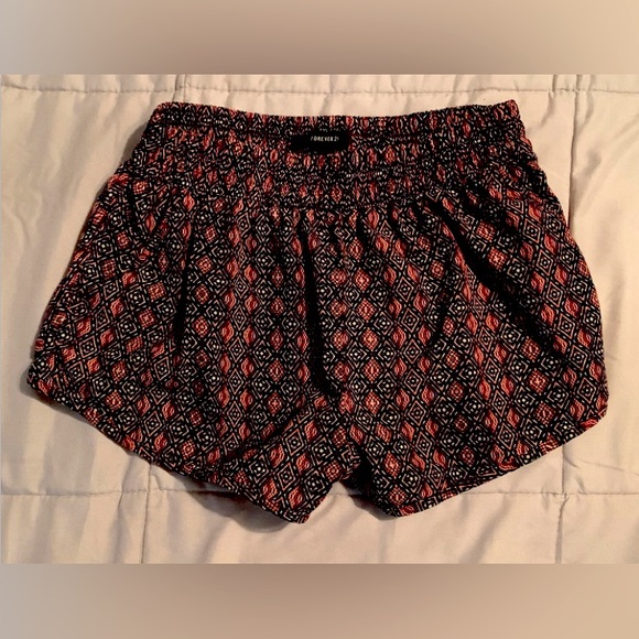 Forever 21 XXI Multi-color Geometric Print Shorts New Women’s S small - Picture 1 of 2
